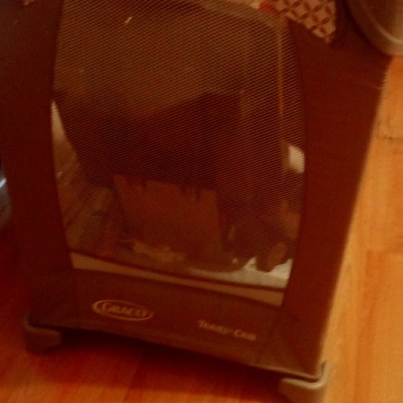 Crib - Picture 2 of 6